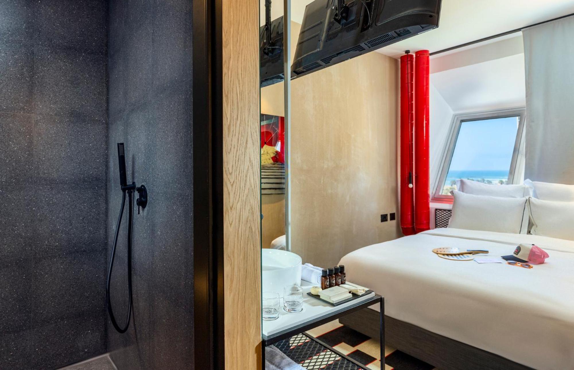 Brown Brut Seafront Hotel, A Member Of Brown Hotels Tel Aviv Exterior foto